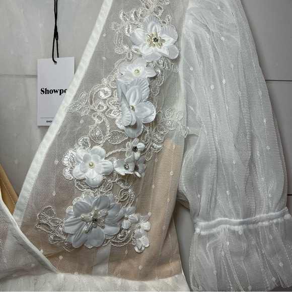 ShowPo AKshia Appliqué Pure White Mini Dress Womens Size 4 NWT - Picture 4 of 12